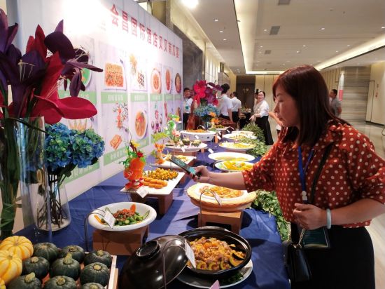 会昌县召开蔬菜产销对接会 签订600多万斤蔬菜订购合同