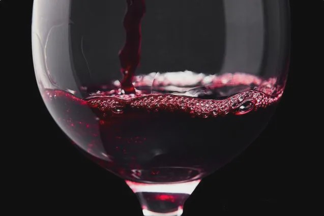 狼血红葡萄酒：红酒挑选三部曲，不懂红酒的赶紧看看！