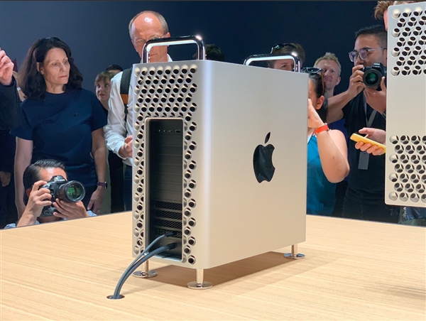 苹果新款Mac Pro被疯狂吐槽 罗永浩回复亮了