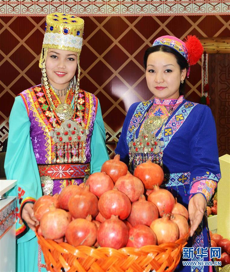 （晚报）（1）乌兹别克斯坦举办第一届国际水果和蔬菜展览会