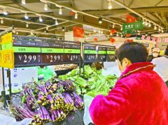重庆爱心菜驰援武汉 蔬菜批发市场送货车辆明显增多