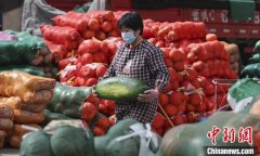 新疆最大农产品批发市场恢复24小时营业 果蔬供应充足