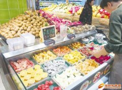 2.98元一斤的蜜柚卖到9.9元 水果切开卖 价格翻番却受热捧