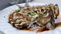 美食精选：清蒸武昌鱼、麻酱油麦菜、红烧鲢鱼块、口水鸡